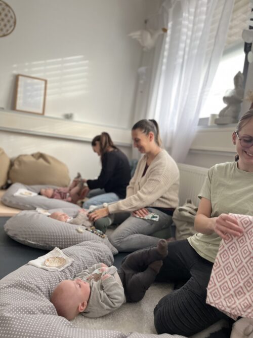 Babymassage 15.Juli / 5 Wochen (Kopie)